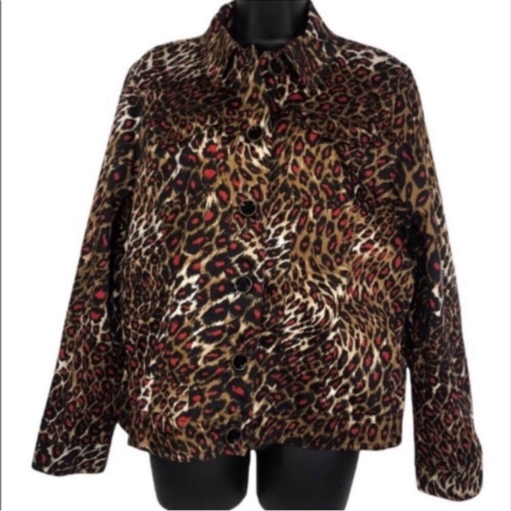 Ann Trinity Red Cheetah Women’s Jacket Size Large Decorative buttons up Front